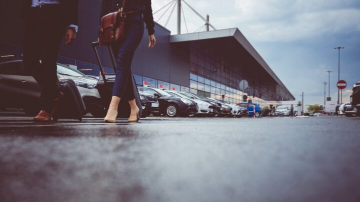 Parking przy lotnisku — niezawodne rozwiązanie dla podróżnych